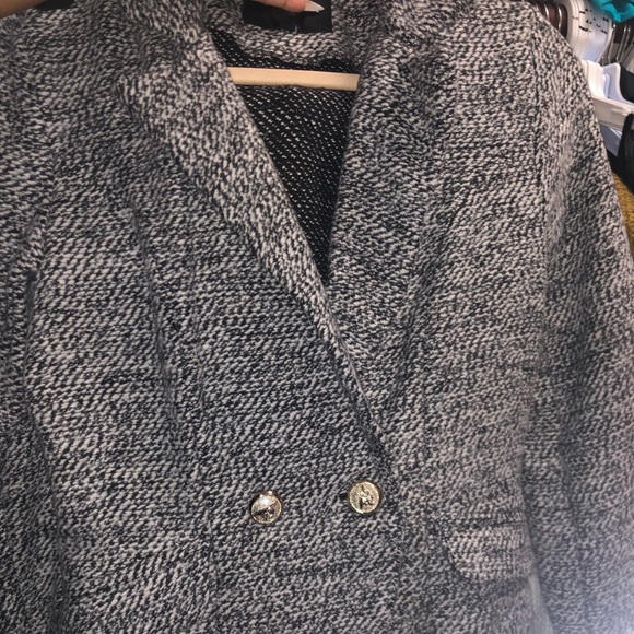 *New* Edge to Edge Blazer - Picture 8 of 8